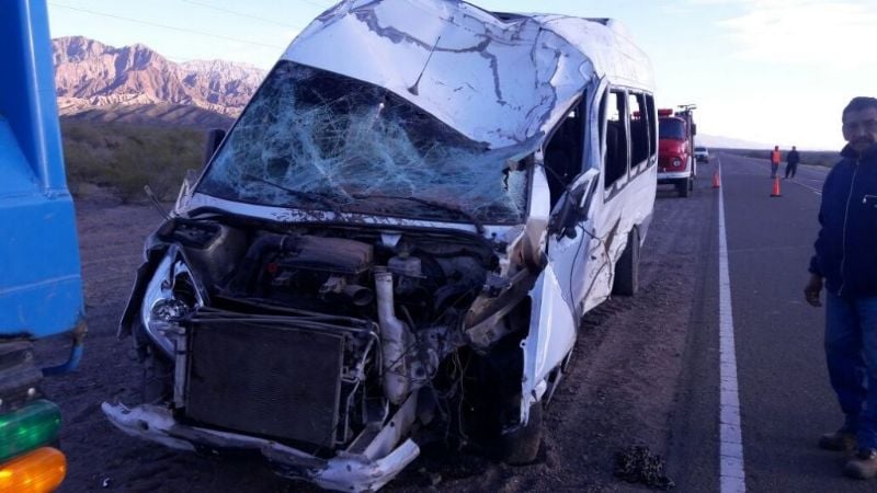 Volcó una combi con niños en la ruta 60