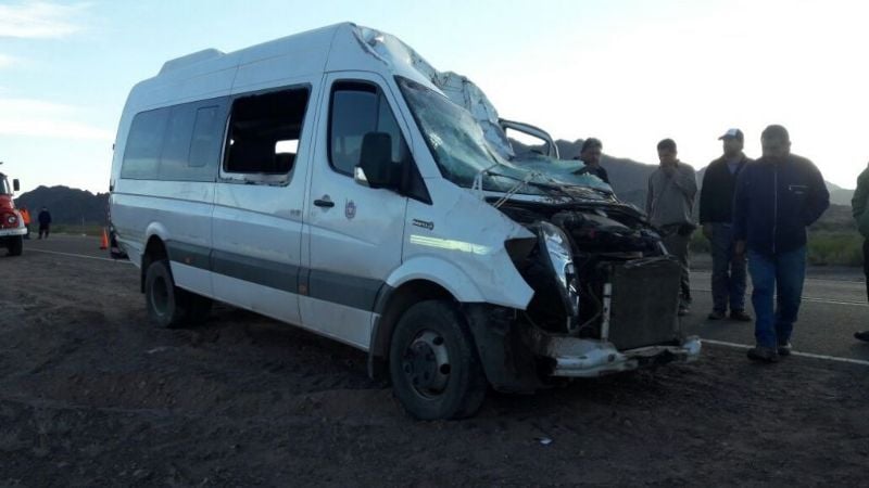 Volcó una combi con niños en la ruta 60