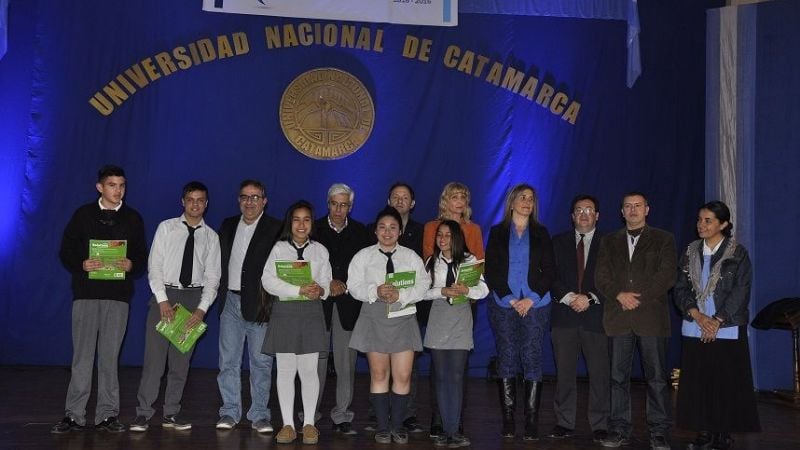 La UNCA dictará inglés en escuelas municipales de la Capital