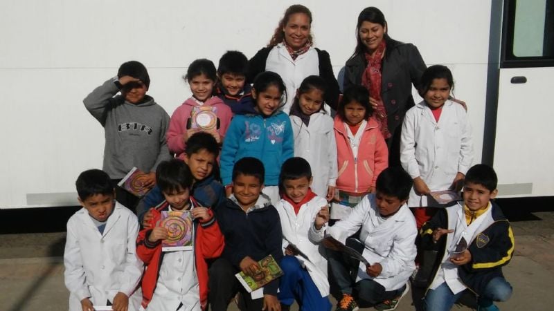 El Bibliomóvil, presente en la Escuela Islas Malvinas