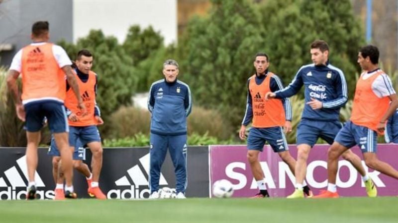 Argentina ante Uruguay, con Messi y el estreno del "Patón"