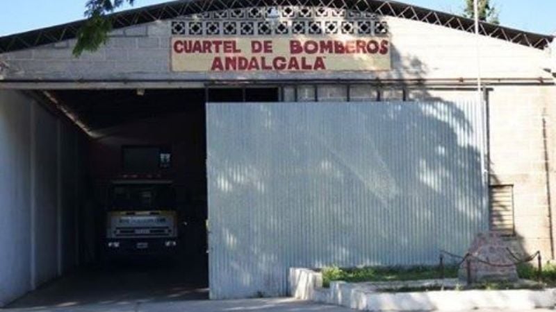 Bomberos voluntarios de Andalgalá “hacen bolsillo” para comprar combustible