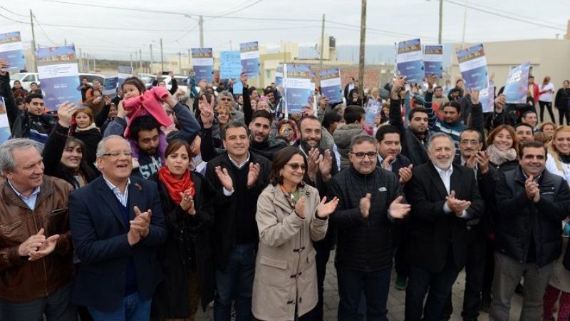 La Gobernadora entregó 30 viviendas