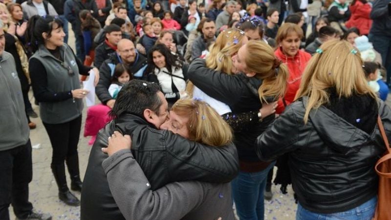 La Gobernadora entregó 30 viviendas