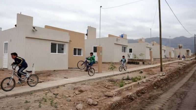 La Gobernadora entregó 30 viviendas