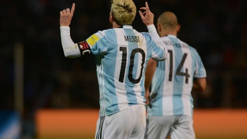 Con Bauza como DT, Argentina venció a Uruguay y es líder