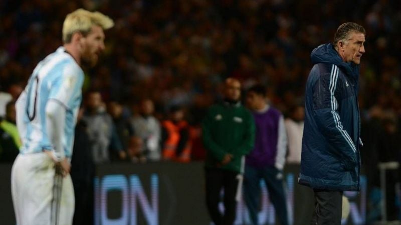 Con Bauza como DT, Argentina venció a Uruguay y es líder