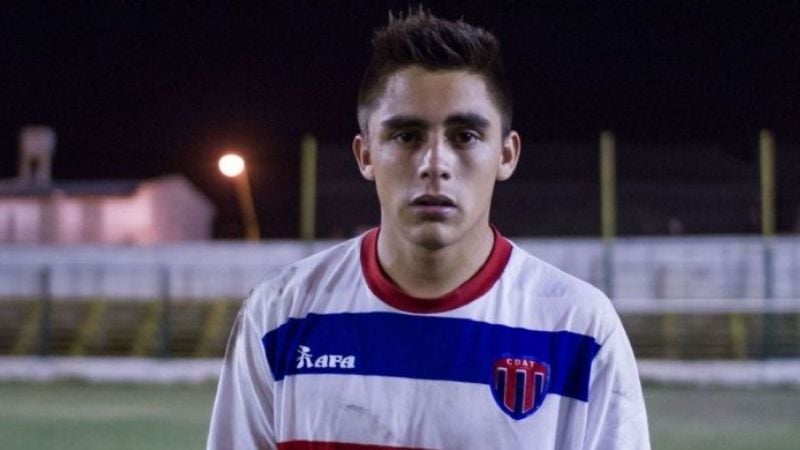 “Tesho” volvió a la cima capitalina vapuleando 8-2 al “Decano”