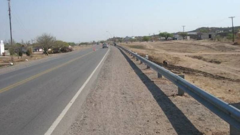 Un auto conducido por porteños chocó con un camión en la ruta 157