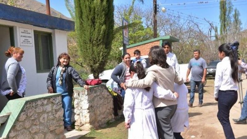 La Gobernadora inauguró obras de agua potable en Los Ángeles