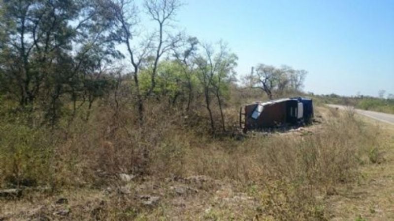 Volcó un camión en Icaño