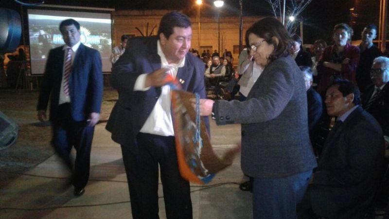 Corpacci recibió una bandera de El Alto