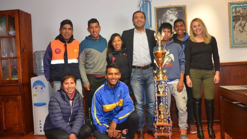 El intendente Sánchez recibió a atletas santamarianos