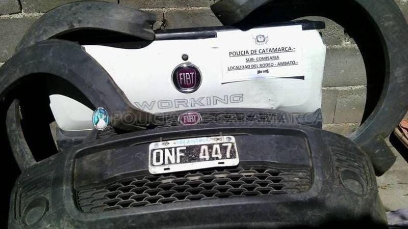 Recuperan autopartes en un descampado