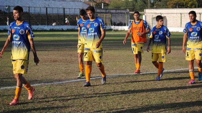En la caía ante Sarmiento, “Poli” perdió hasta el técnico Barrera