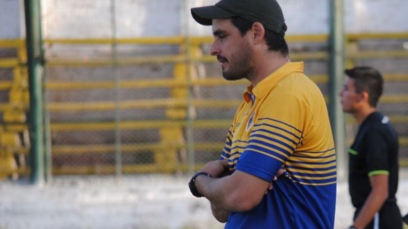 En la caía ante Sarmiento, “Poli” perdió hasta el técnico Barrera
