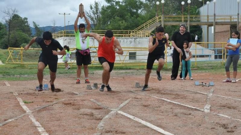 El sábado 17 vuelve el atletismo de pista al Polideportivo