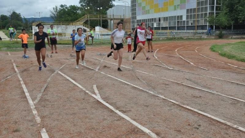 El sábado 17 vuelve el atletismo de pista al Polideportivo