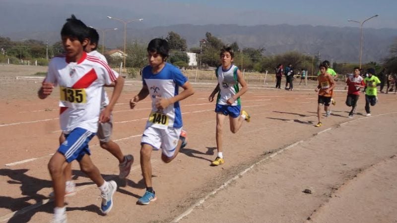 El sábado 17 vuelve el atletismo de pista al Polideportivo