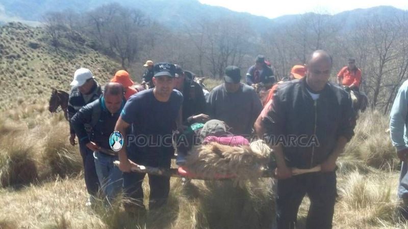 Emocionante rescate de un abuelo de 96 años que vive sólo en la montaña