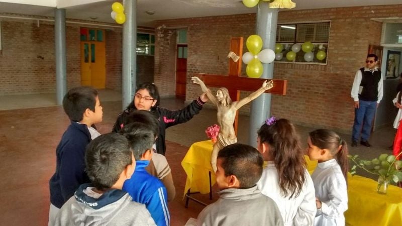 La Santa Cruz visita la comunidad del barrio Eva Perón