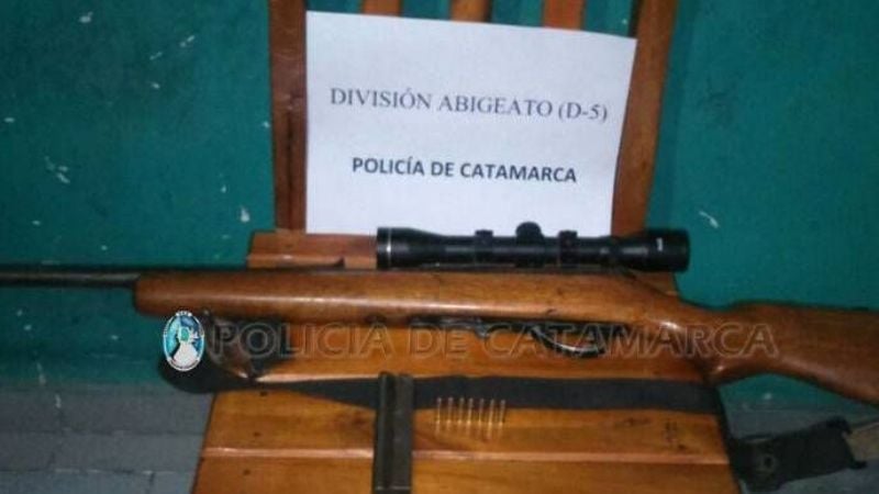 Atrapan a un hombre con un arma cargada