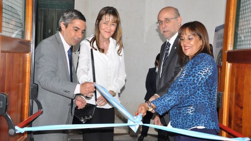 Derecho celebró sus 25 años con la inauguración de nuevas oficinas