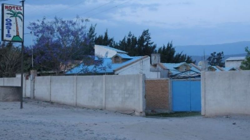 Golpeó a una mujer frente a un motel