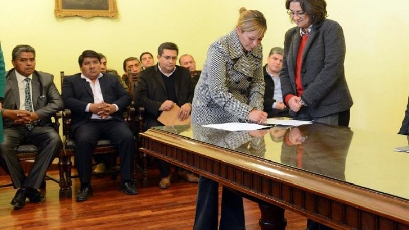 La Provincia formalizó con los municipios la coparticipación del préstamo