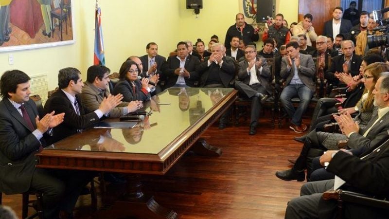 La Provincia formalizó con los municipios la coparticipación del préstamo