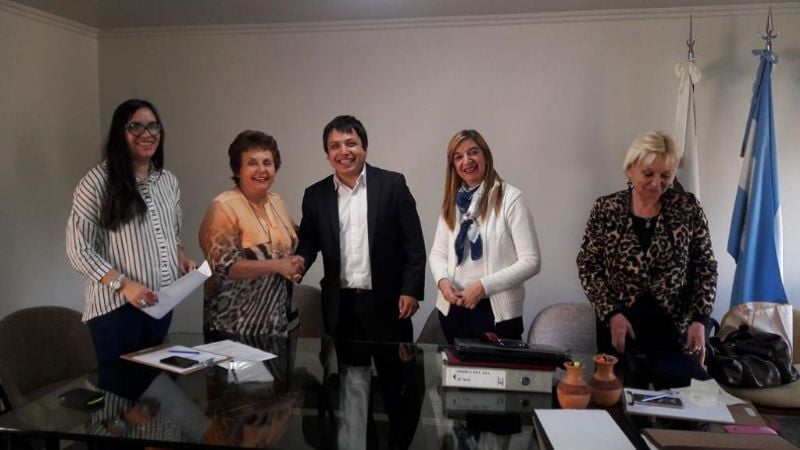 Escribanos firman convenio con la Municipalidad de Tinogasta