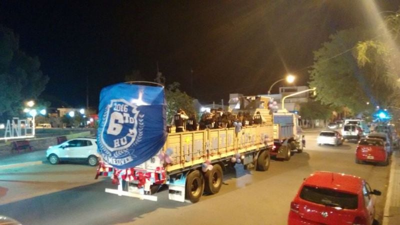 Estudiantes “coparon” las calles de Recreo