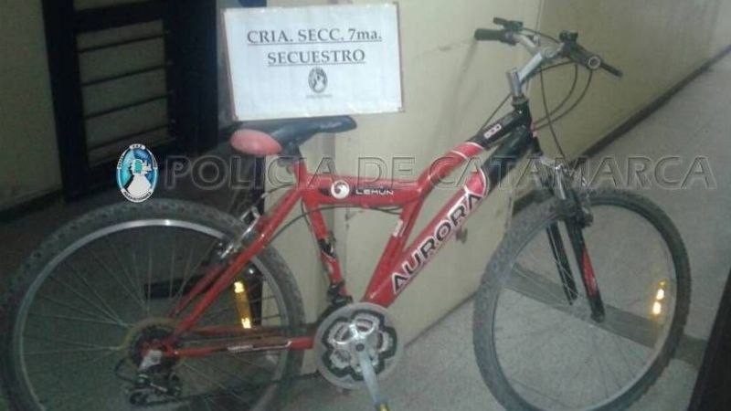 Aprehenden a una mujer y secuestran una bicicleta