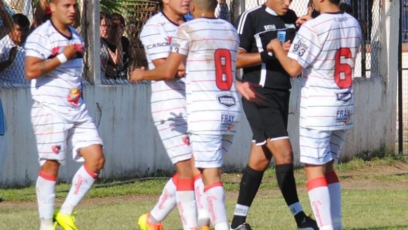 Defensores goleó y es escolta; Policial y Villa Cubas perdieron