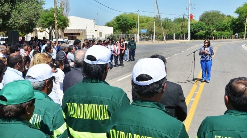 Corpacci inauguró la pavimentación del ingreso a Las Tejas