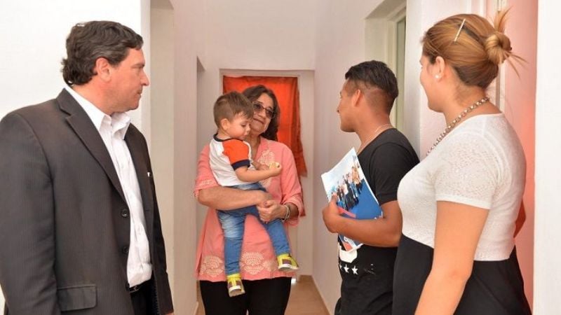 Gobernadora entregó nuevas viviendas del Programa Infrabras