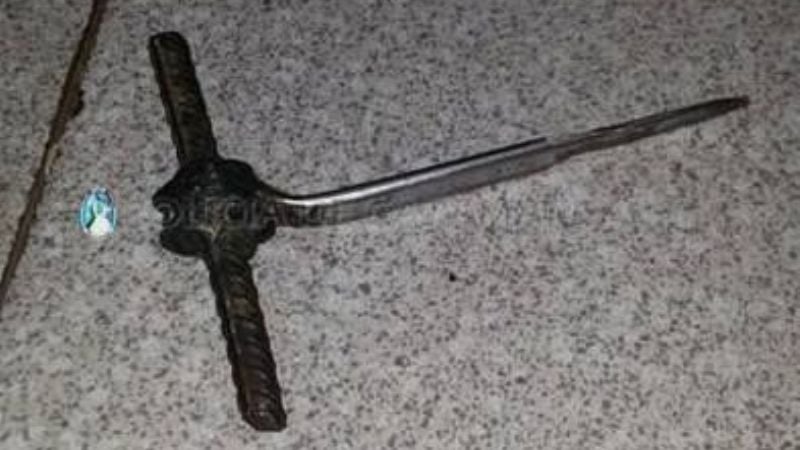 Arrestan a un joven y secuestran una “espadita”