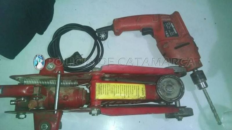 Aprehenden a un joven y recuperan varios elementos robados