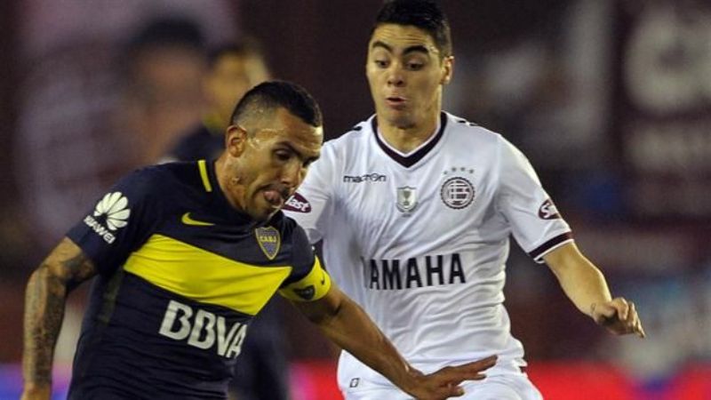 Con los goles de Tevez y las manos de Sara, Boca sigue en Copa Argentina