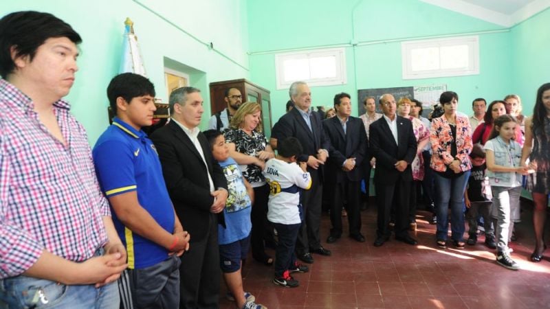 La UNCA equipó aula de computación para jóvenes vulnerables