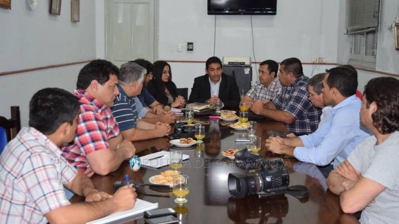 Reunión entre autoridades policiales y trabajadores de prensa