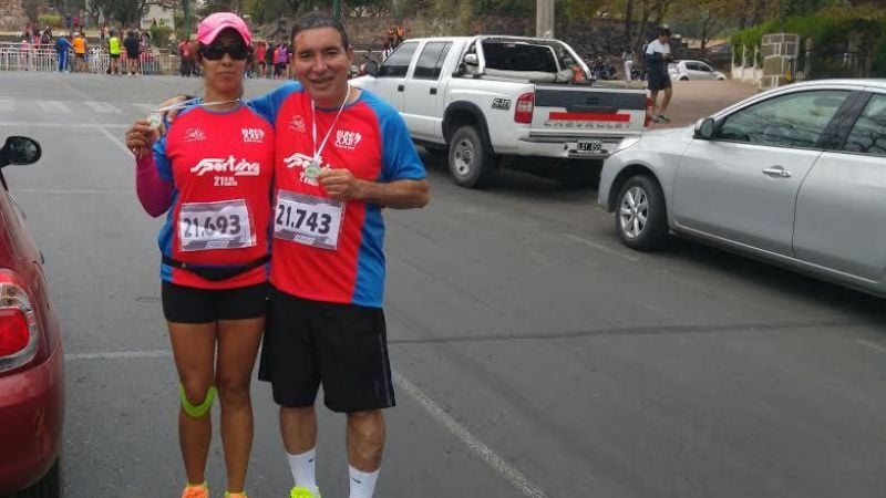 Carolina Espeche y Ariel Rosales escoltas en el medio maratón de Salta