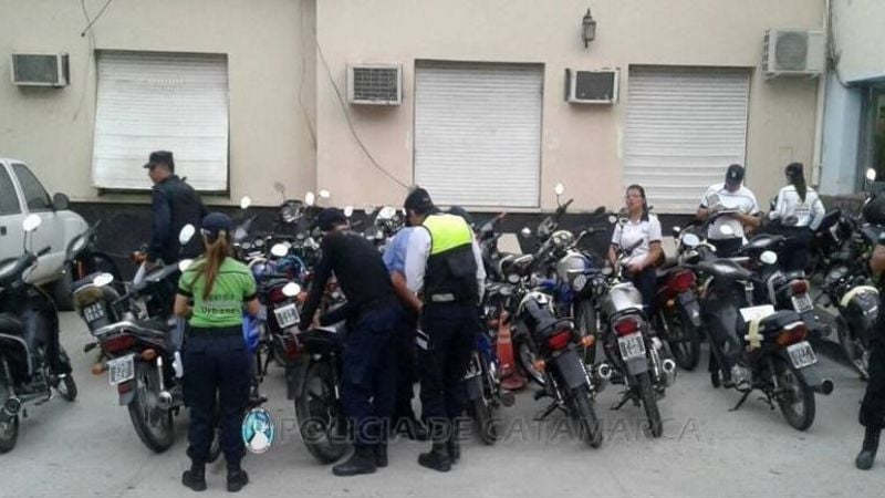 En control vehicular retienen 31 motos
