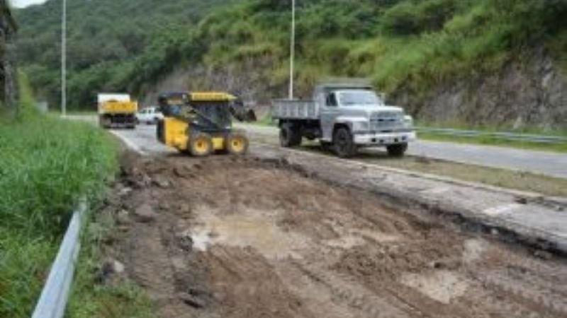 Por trabajos en calzada, transitar con precaución a la altura del acceso a La Viña