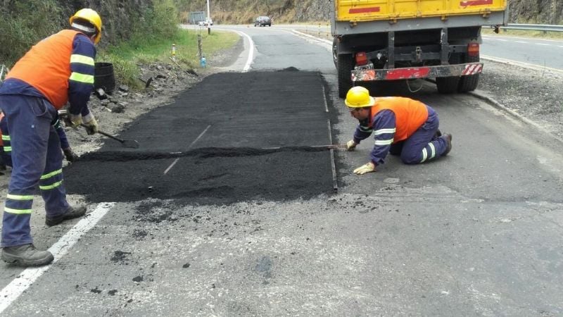 Continúan los trabajos de bacheo en la ruta 38