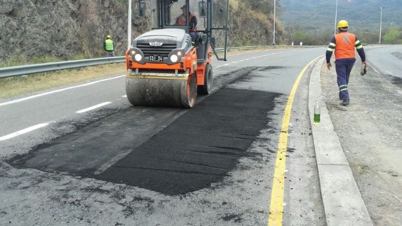Continúan los trabajos de bacheo en la ruta 38