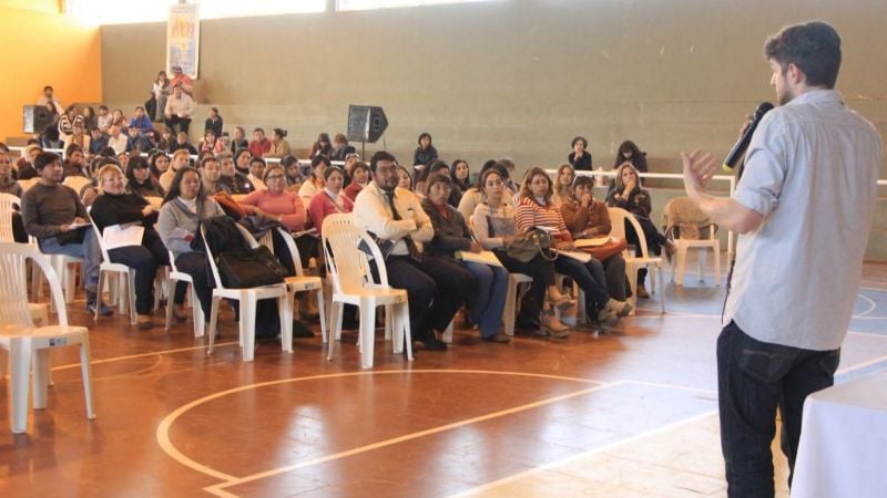 Más de cuatrocientos docentes hicieron un taller sobre la violencia en la escuela