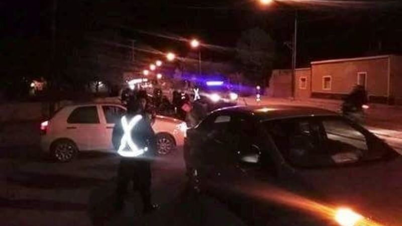 En control sorpresivo, secuestran 20 motos y menores hirieron a policías