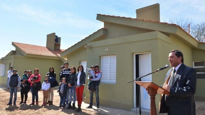 La Gobernadora entregó viviendas a familias de Valle Viejo