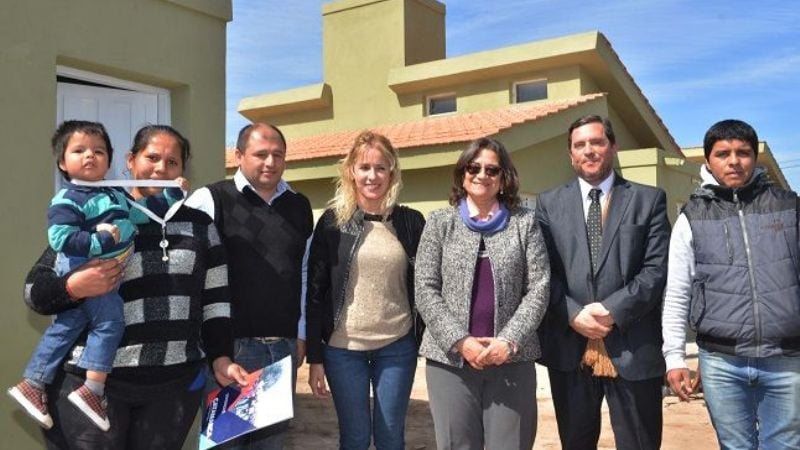La Gobernadora entregó viviendas a familias de Valle Viejo